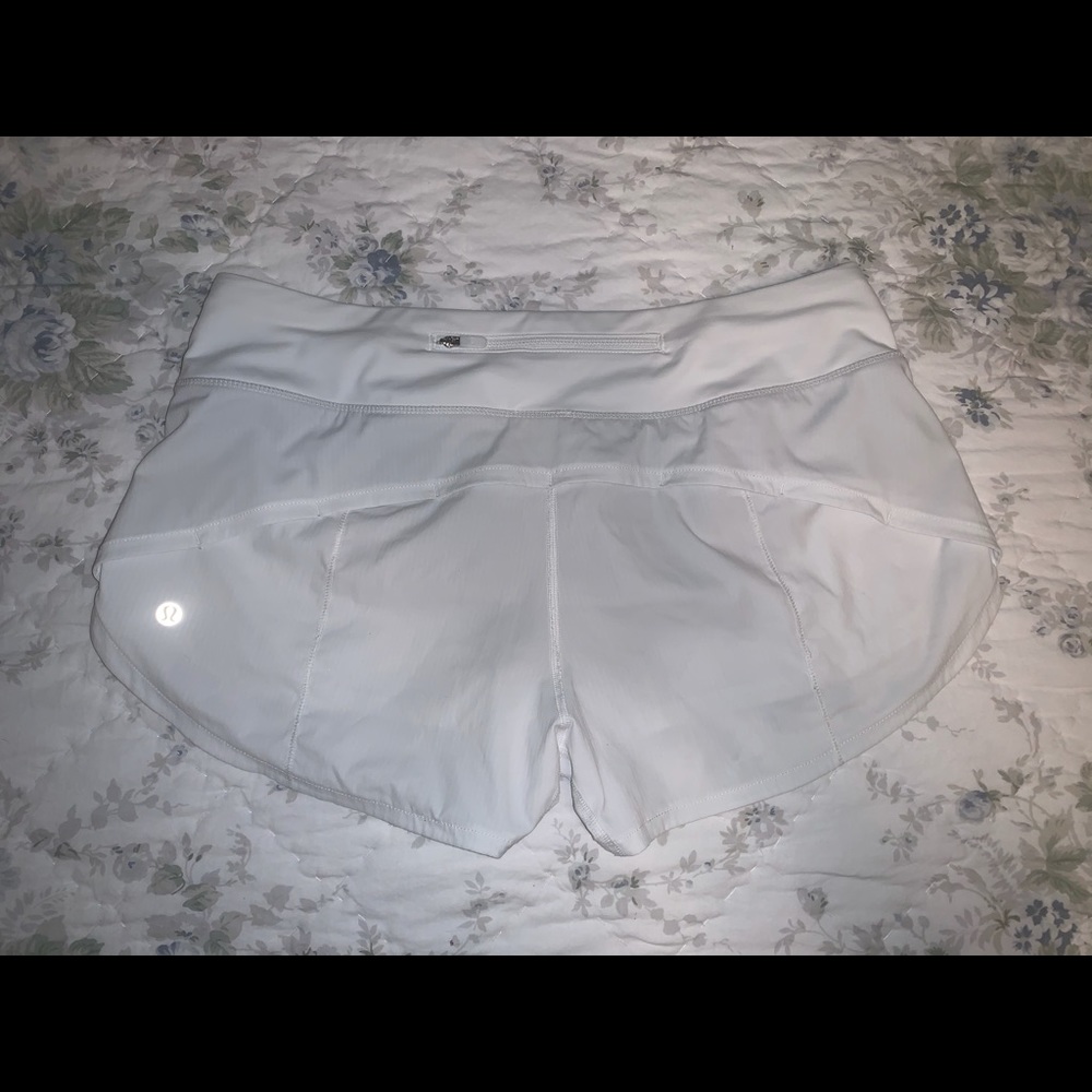 lululemon white speed up shorts 2.5